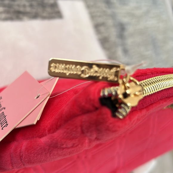 Super Cute Plushy Soft Cosmetics Bag from Juicy Couture 🎀 - Picture 4 of 8
